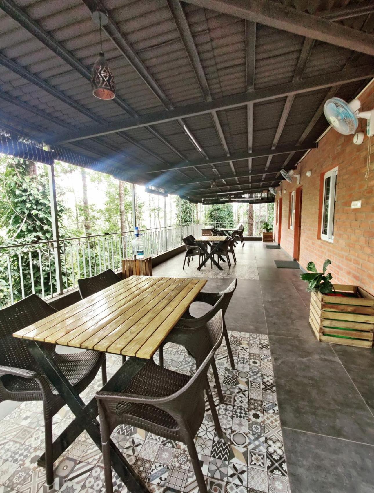 Hotel 100 Oaks Estate Yercaud Esterno foto